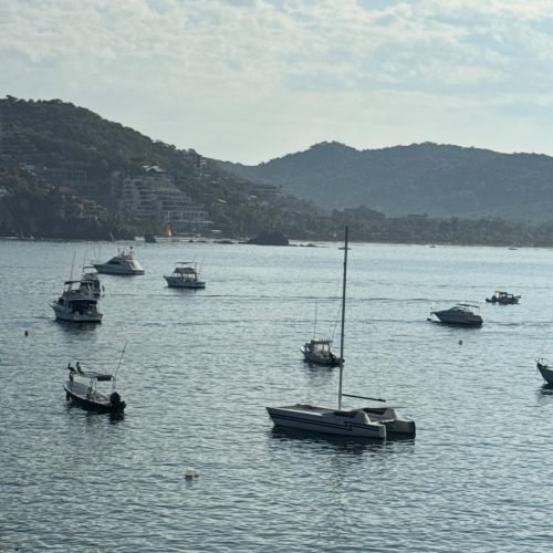 ¡Navega por la Bahía de Zihuatanejo en un Catamarán Stiletto 27!⛵️🎣Fishing Trips- Catch the bes